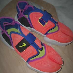 Nike Aqua Rift Sneakers with Matching Toe Socks
